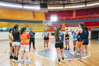 Los equipos representarán a siete ciudades y han cumplido con fuertes entrenamientos. Las nóminas salieron de un draft y cuentan con refuerzos extranjeros.