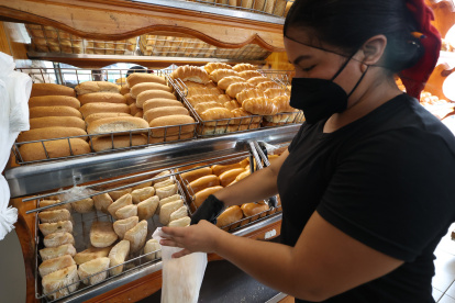 Hay ciertos tipos de panes que pagan el 15 % del IVA.