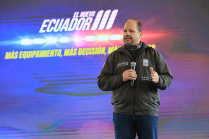 El ministro John Reimberg evaluó las operaciones durante el toque de queda.