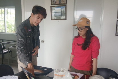 Un proyecto de estudiantes universitarios transforma el conocimiento científico sobre la flora de Guayaquil en contenidos visuales accesibles, fortaleciendo la educación ambiental en jóvenes.