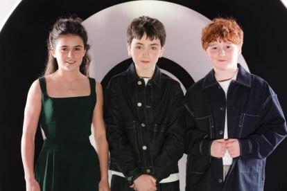 El nuevo trío de oro está encabezado por Dominic McLaughlin como Harry, Alastair Stout como Ron y Arabella Stanton como Hermione