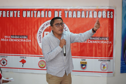 Presidente de la UNE, Andrés Quishpe, anuncia movilizaciones el 8 de abril y 1 de mayo contra el IVA al 15% en productos básicos.