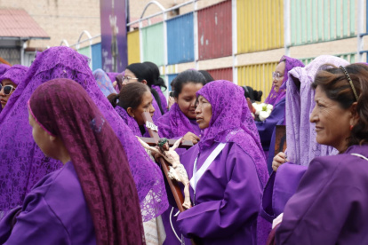 Devotos se preparan en San Andrés para la procesión Jesús del Gran Poder.