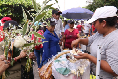 Elizabeth Mají trabajó desde las 04:00, pero lo logró vender todos sus productos.