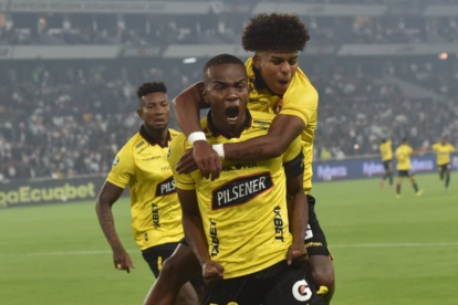 Johnny Quiñónez celebra su gol ante Liga de Quito.