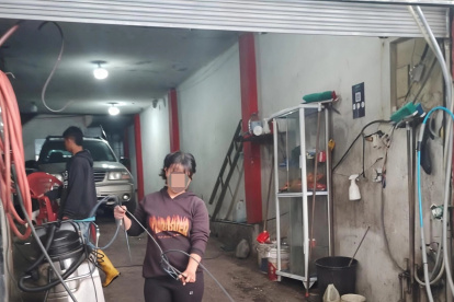 Según la AMC, los vehículos eran lavados directamente sobre la calzada.