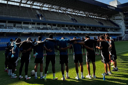 Jugadores de Emelec durante entrenamiento.