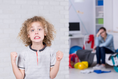 La ausencia de límites claros, junto con la cultura de la inmediatez, está debilitando la tolerancia a la frustración y favoreciendo conflictos constantes entre padres e hijos.