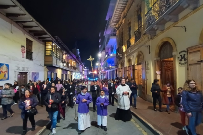 La procesión de los pasos duró alrededor de 3 horas,