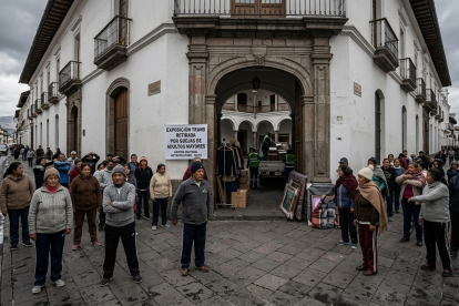 Referencial. Adultos mayores protestaron en el Centro Cultural Metropolitano de Quito, lo que llevó a la suspensión de la muestra trans.