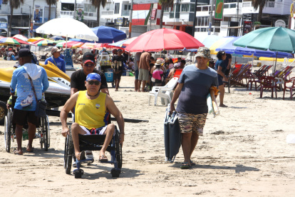 Los turistas han empezado a llegar en gran número a los balnearios peninsulares