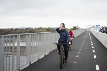 El expresidente de Chile, Gabriel Boric, inauguró dos primeros tramos de la ciclovía (foto referencial).