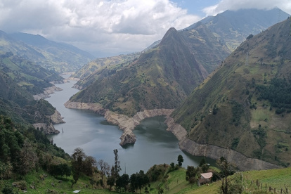 Ecuador está usando las reservas de Mazar para generar energía y cubrir la demanda nacional de este recurso.