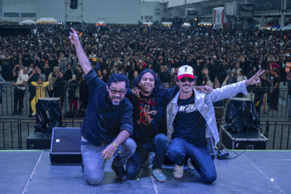 Los Ultratumba, de Guayaquil, de izquierda a derecha: Omar Sotomayor (voz y bajo), el nuevo integrante Fabricio Carriel (batería y coros) y Paolo Thoret (guitarra y coros).