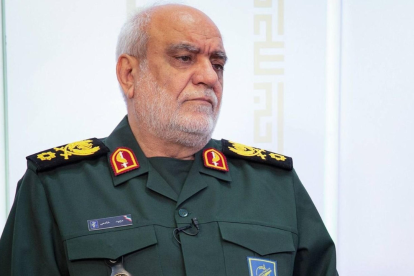 Un alto mando militar iraní en una ceremonia previa, en imagen de archivo difundida antes de confirmarse su muerte en un bombardeo atribuido a Israel.