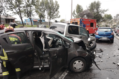 En en ingreso al túnel de San Juan ocurrió un choque múltiple entre tres vehículos.