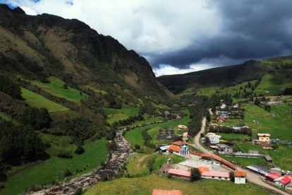 Construcción de proyecto hidroeléctrico en zonas altas de San Joaquín y Baños divide criterios.