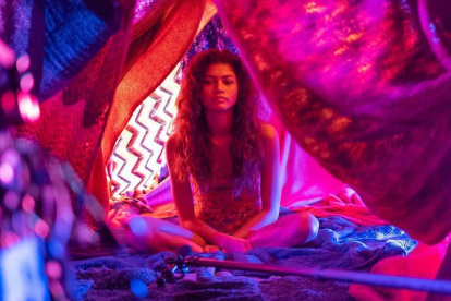 La serie se basa en las experiencias de la vida real del actor Sam Levinson