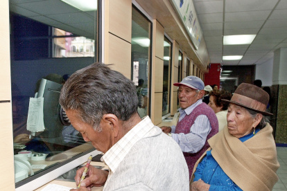 El cobro del bono de Desarrollo Hmano.