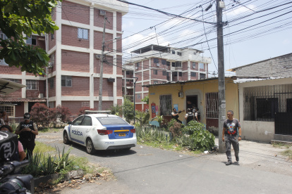 El cuerpo de Jorge Cuesta fue hallado en su vivienda en Sauces 6, al norte de Guayaquil. La Policía no descarta la participación de una segunda persona en el crimen, además de alias Monito.