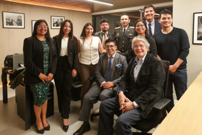 Los 10 becarios del programa de Becas Guillermo Lasso Mendoza impulsan su formación de maestría en Ecuador con apoyo académico y financiero de Guillermo Lasso Mendoza