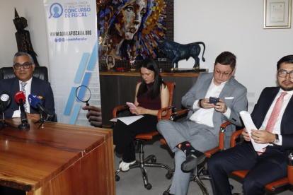 El presidente de la veeduría ciudadana que observa el concurso del fiscal, Paúl Ocaña, dijo que hay opacidad del proceso y falta de documentos sobre los postulantes.