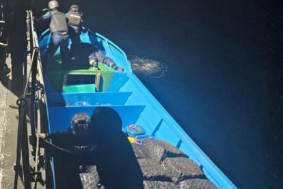 El hecho ocurrió a 69 millas náuticas de la costa de Manta, en la provincia de Manabí.