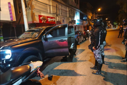 Los controles nocturnos se concentraron en vías estratégicas como Vía a Daule, Vía Perimetral y José María Egas, según reportaron autoridades.