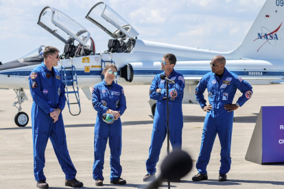 La tripulación de Artemis II (de izquierda a derecha): el especialista de misión Jeremy Hansen de la CSA (Agencia Espacial Canadiense), la especialista de misión Christina Koch, el comandante Reid Wiseman y el piloto Victor Glover.