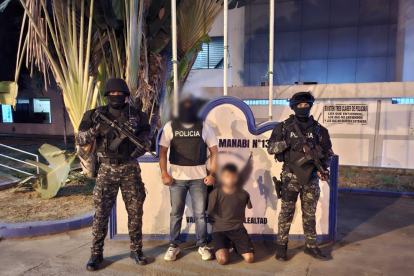 Operativo policial en Manabí, donde fue detenido alias Rojo por presuntos vínculos con la organización Los Choneros.