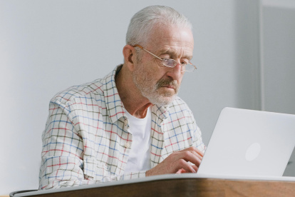 El trámite digital del SRI permite gestionar la devolución del IVA, pero no todas las facturas aparecen automáticamente.