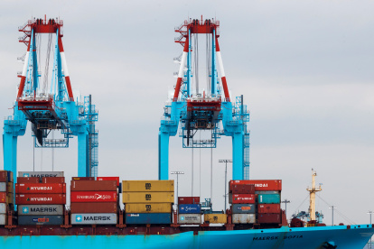 Por el Estrecho de Ormuz pasa el 20 % del petróleo mundial.