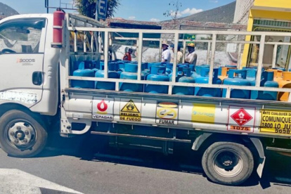Irresponsabilidad al volante: Chofer ebrio llevaba 76 cilindros de gas en Quito