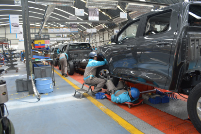 En la planta de Ciauto, en Ambato, cada 12 minutos se ensambla un vehículo, en un proceso que combina tecnología y mano de obra especializada.