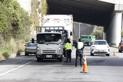 Desde que rige la restricción en la av. Simón Bolívar y Ruta Viva se han entregado 6.294 salvoconductos.