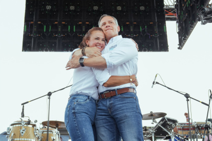 Marcela Aguiñaga anunció su renuncia por motivos familiares; Carlos Serrano tomará el mando de la Prefectura del Guayas.