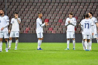 Jugadores de la selección de Italia no ocultaron su desolación tras quedar definitivamente eliminados del reprechaje.