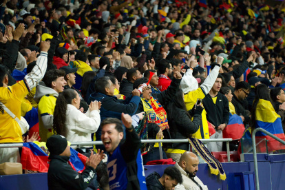 Hinchas Ecuador alientan a su selección.