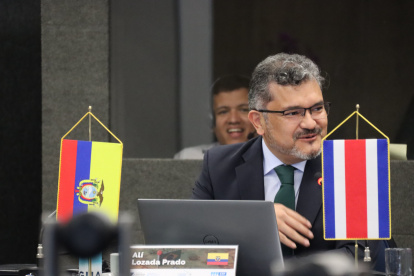 Alí Lozada, juez constitucional, es investigado por la Fiscalía por supuestas inconsistencias en su declaración patrimonial.