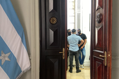 Allanamiento. Ambiente en el interior del Palacio Municipal.