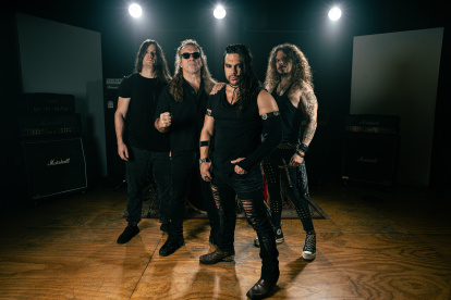 Arnau Martí (batería), Niko Del Hierro (bajo), Tete Novoa (voz) y Charlie Parra (guitarra) forman Saratoga, que este 24 de abril presentarán 'En estado puro'.