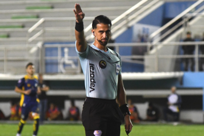 Robert Cabrera dirigirá otra vez el Liga de Quito vs Barcelona.