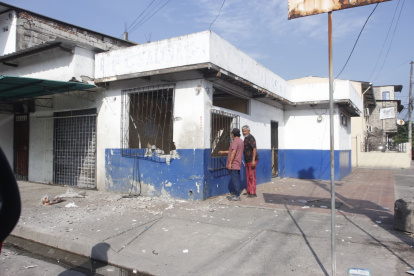 En esta UPC abandonada, en las calles 27 y Cuenca, se registró el ataque con explosivos. Ocurrió en el distrito Portete, en el suroeste de Guayaquil.