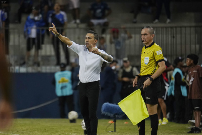 Vicente Sánchez, entrenador uruguayo que dirige a Emelec.