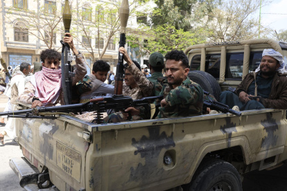 Rebeldes hutíes de Yemen afirmaron haber llevado a cabo ataques conjuntos contra objetivos israelíes en coordinación con la Guardia Revolucionaria de Irán.