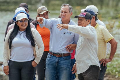 Carlos Serrano, viceprefecto, en un recorrido por el Guayas