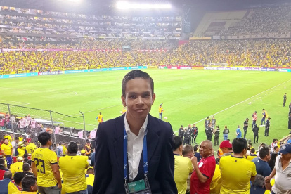 El periodista Ángel Barrera organizó una rifa para cumplir su sueño de cubrir un partido internacional en Buenos Aires.