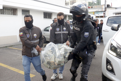 El hallazgo de casi un millón de dólares en efectivo abrió una incógnita: la posible intervención de unidades de fuero nacional.