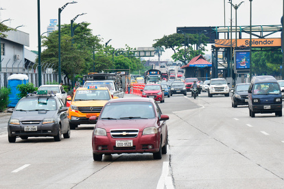 Desde el pasado 3 de marzo está habilitado el carril que permanecía cerrado en la avenida de Las Américas para hacer el desmontaje de la parada.