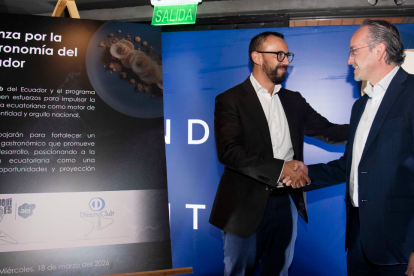 Andrés Zurita, director ejecutivo de AEI, junto a Santiago Jarrín, CEO de Diners Club.